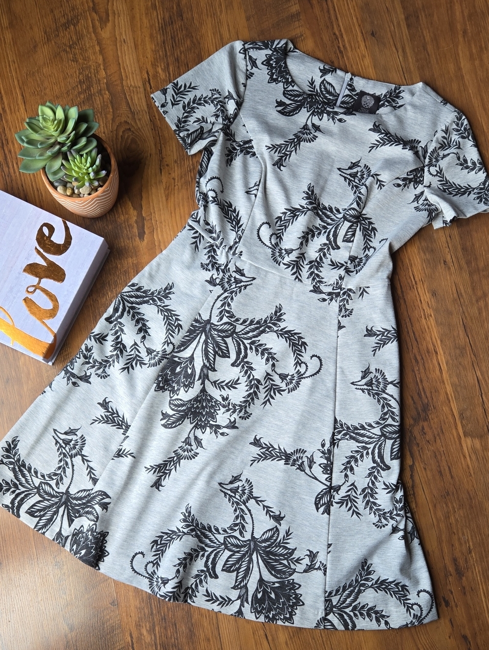 Vince Camuto Floral Fit-and-Flare Dress in Light Gray and Black Size 4 Zip Back